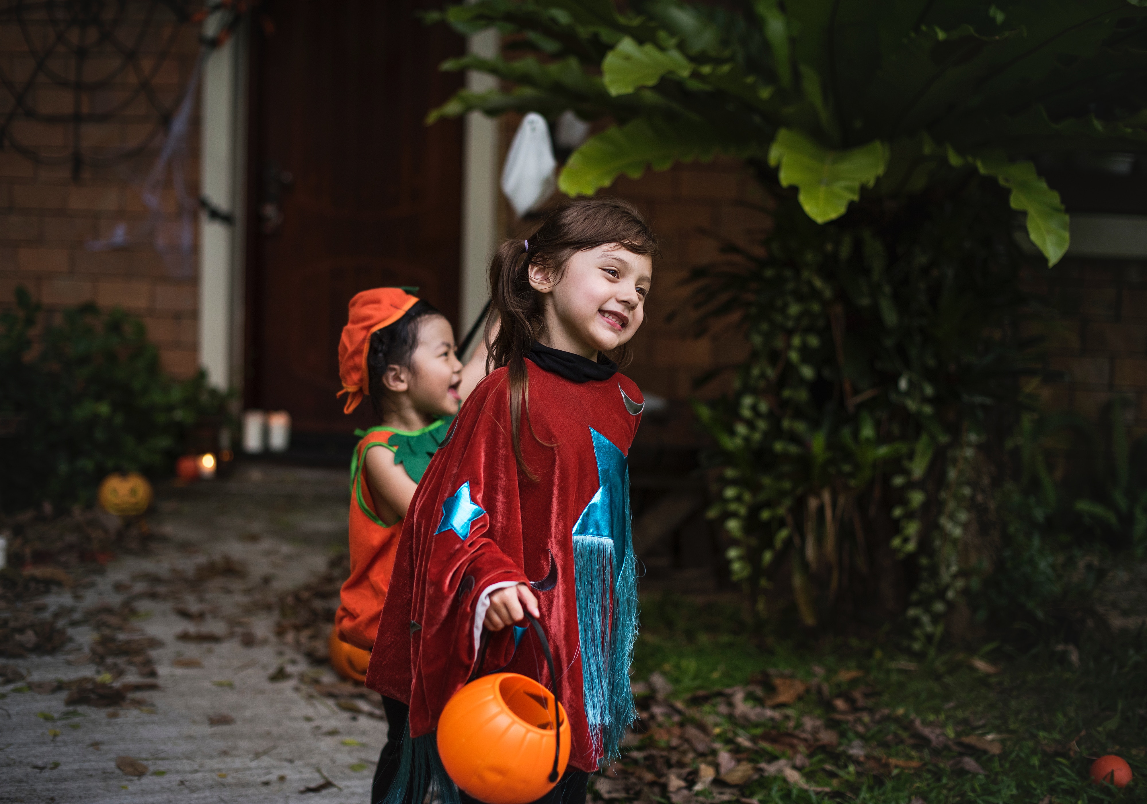 How To Make Trick Or Treating Safer For Your Kids - Halloween Designs